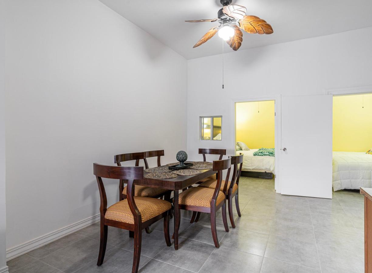2 Br/ 1 Ba Home, Sleeps 10, 1 Min Walk To Rosarito Beach Eksteriør bilde